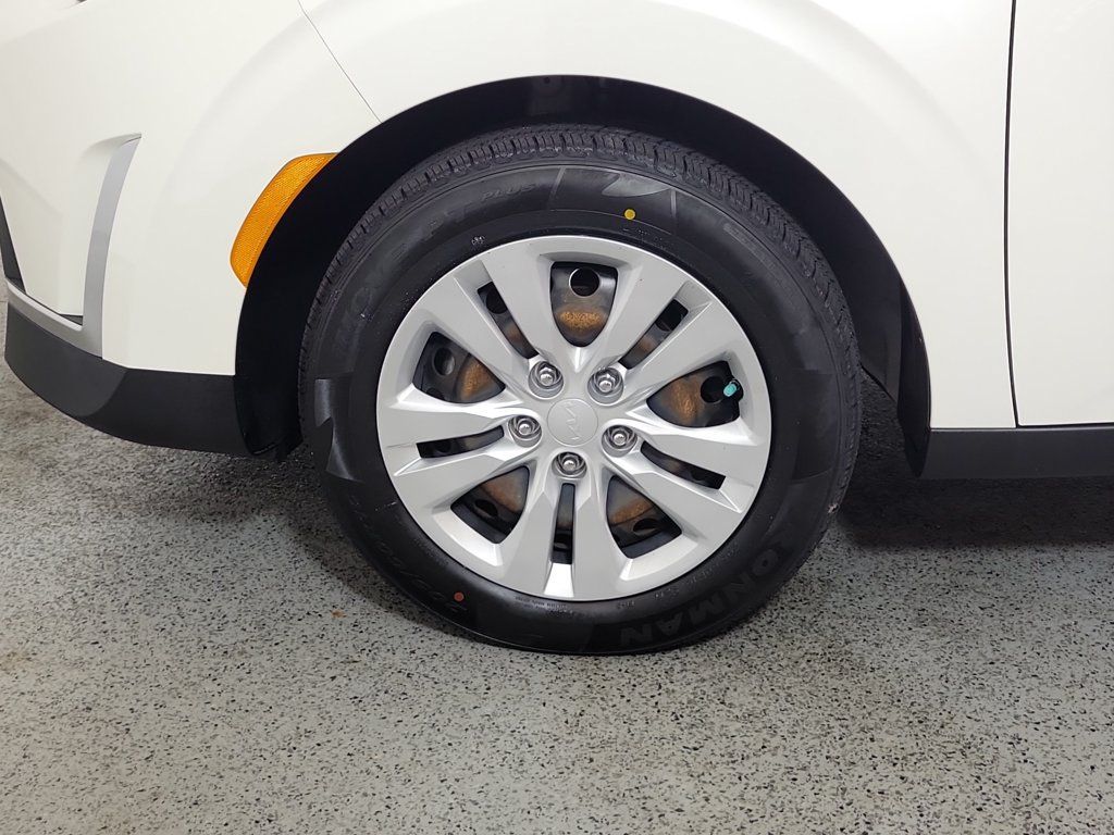 Used 2023 Kia Soul LX FWD image 9
