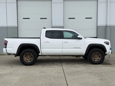 Used 2017 Toyota Tacoma TRD Off-Road image 6