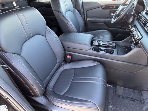 Certified 2025 Honda Pilot TrailSport image 10