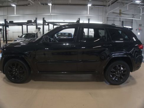 Used 2018 Jeep Grand Cherokee Altitude AWD/4WD image 2
