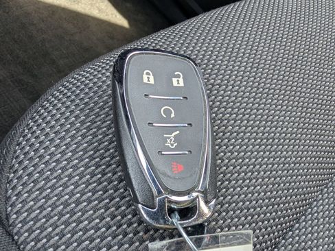 Used 2022 Chevrolet Traverse LT FWD image 37