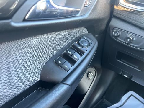 Used 2025 Chevrolet TrailBlazer LT w/ Convenience Package image 10