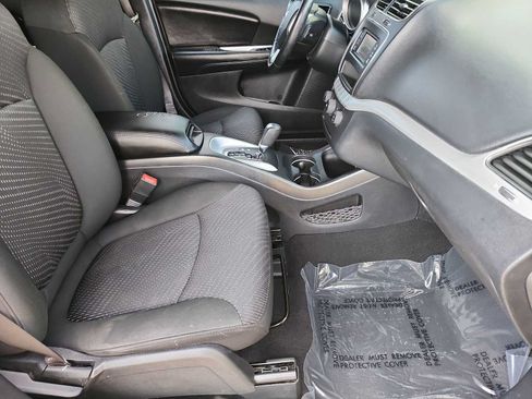 Used 2020 Dodge Journey SE w/ SE Popular Equipment Group FWD image 18