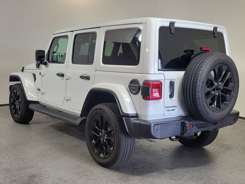 Used 2025 Jeep Wrangler Unlimited Sahara w/ Safety Group AWD/4WD image 5