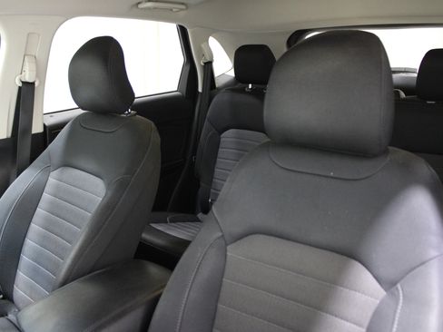 Used 2015 Ford Edge SE image 5