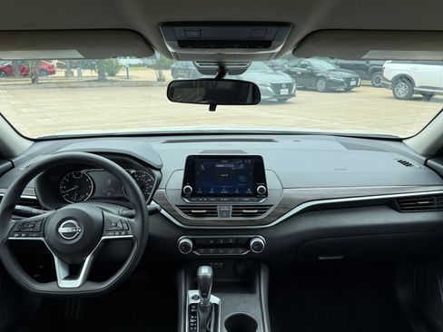 Used 2025 Nissan Altima 2.5 SV FWD image 33