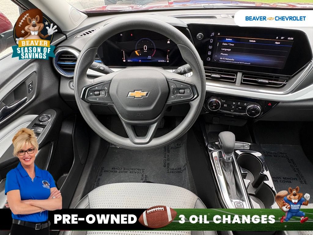 Used 2025 Chevrolet Trax LT FWD image 16