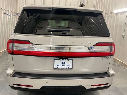Used 2021 Lincoln Navigator Reserve w/ Luxury Package AWD/4WD image 25