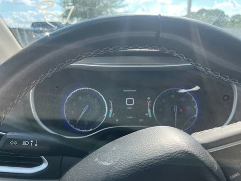 Used 2023 Chrysler Pacifica Touring-L FWD image 15