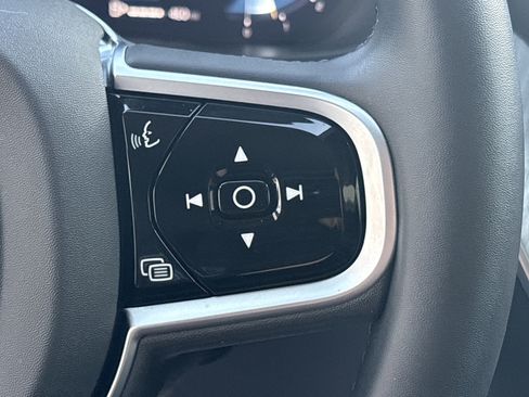 Used 2025 Volvo XC60 B5 Plus image 20