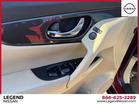 Used 2020 Nissan Rogue SV image 10