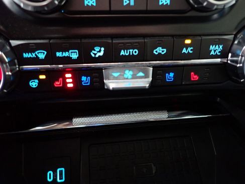 Used 2024 Ford F150 Platinum image 3