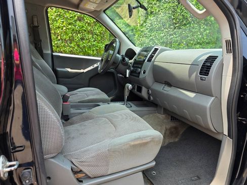 Used 2018 Nissan Frontier SV AWD/4WD image 30