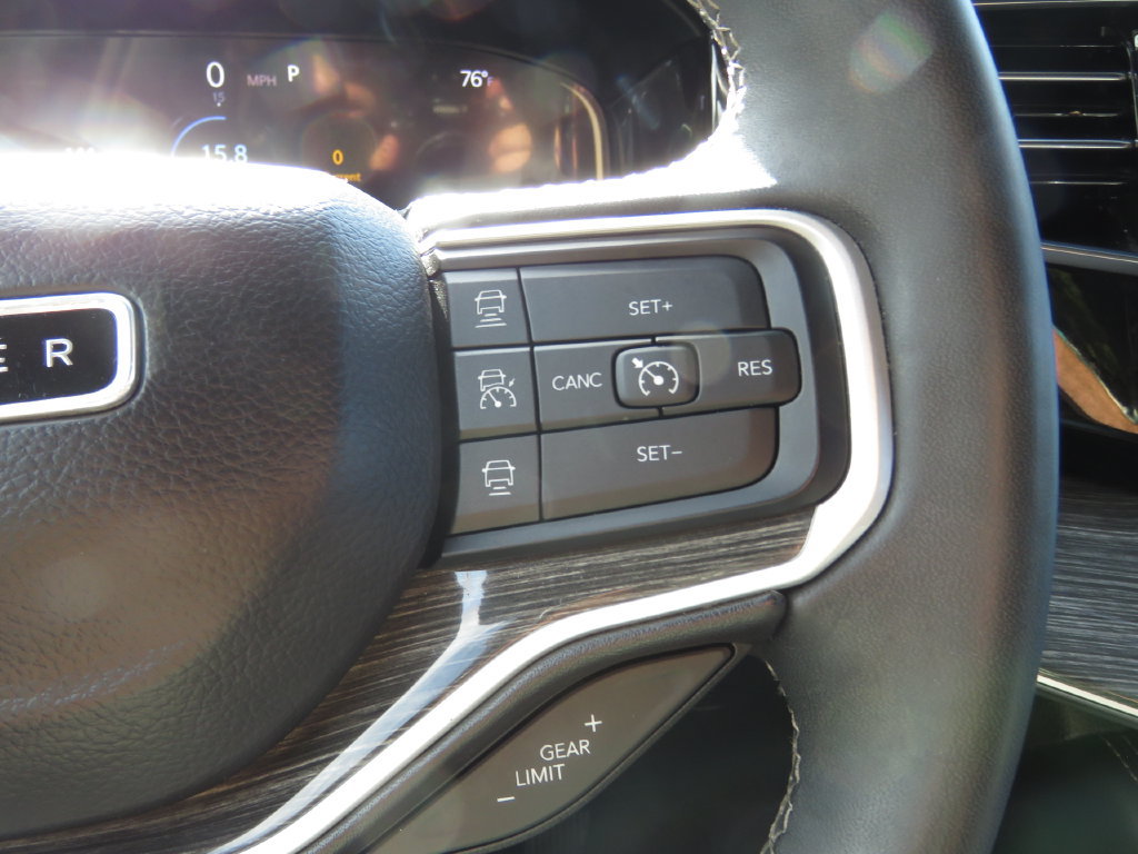 Used 2022 Jeep Wagoneer Series III w/ Rear Seat Video Group 1 AWD/4WD image 25