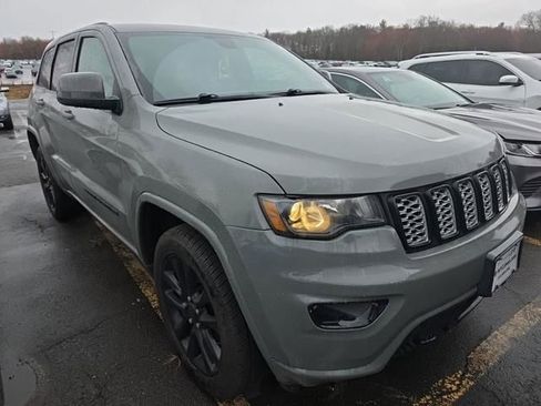 Used 2021 Jeep Grand Cherokee Laredo X image 4