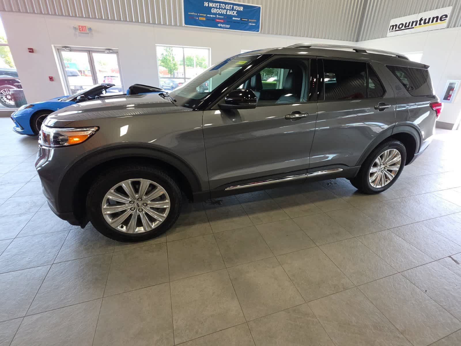 Used 2024 Ford Explorer Limited w/ Equipment Group 301A AWD/4WD image 14