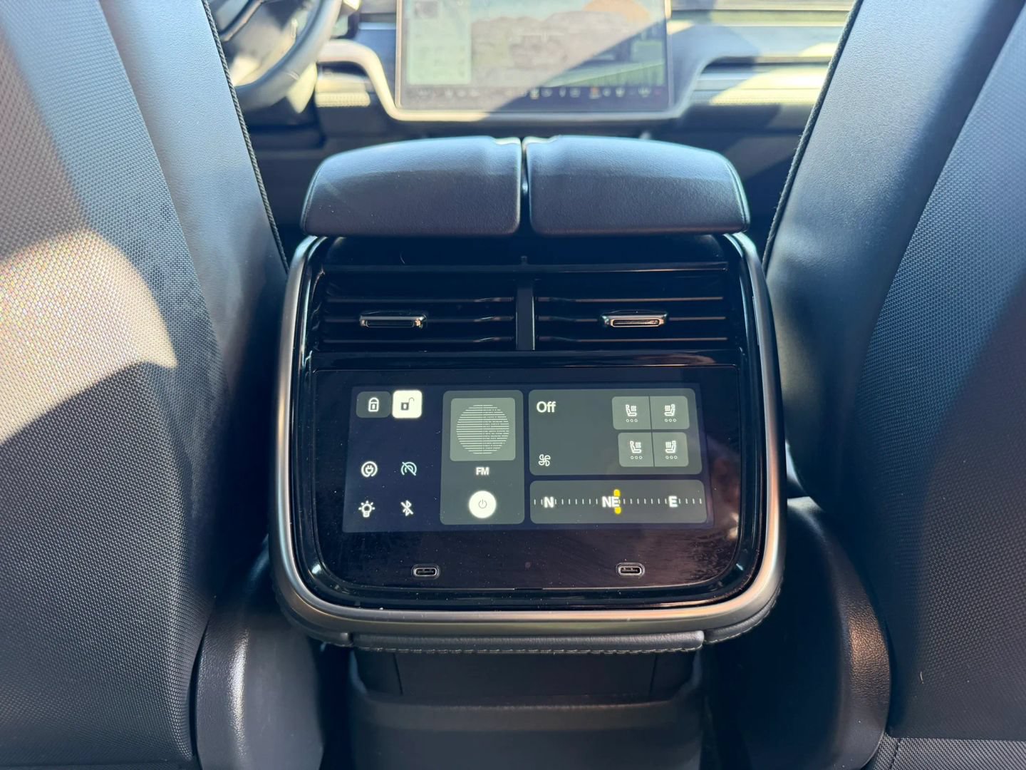 Used 2025 Rivian R1S Adventure Dual AWD/4WD image 43