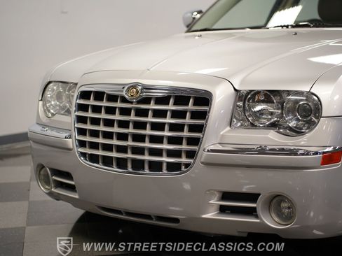 Used 2005 Chrysler 300 C w/ Navigation & Sound Group II image 19