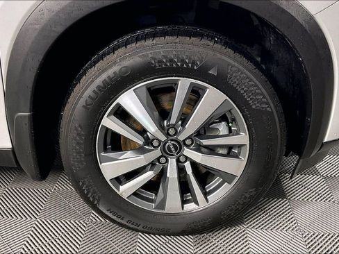 Certified 2025 Nissan Pathfinder SL image 11