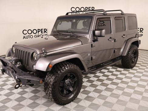 Used 2014 Jeep Wrangler Unlimited Rubicon w/ Connectivity Group AWD/4WD image 9