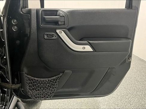 Used 2016 Jeep Wrangler Unlimited Rubicon w/ Dual Top Group image 28