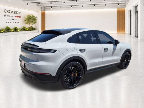 Used 2025 Porsche Cayenne Turbo GT AWD/4WD image 11