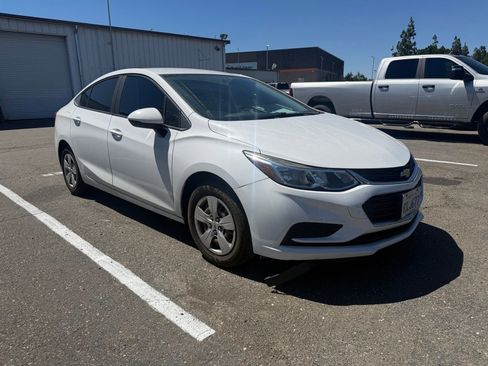 Used 2017 Chevrolet Cruze LS FWD image 7