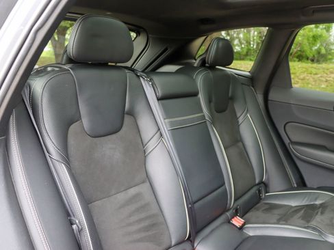 Used 2018 Volvo XC60 T5 R-Design w/ Convenience Package AWD/4WD image 19