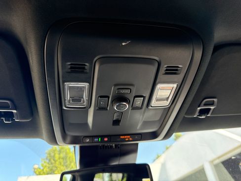 Used 2025 GMC Yukon XL Denali AWD/4WD image 21