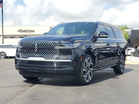 New 2027 Lincoln Navigator L Reserve AWD/4WD image 2