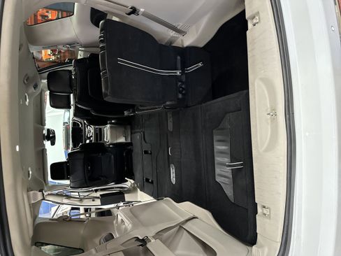 Used 2024 Chrysler Pacifica Touring-L image 25