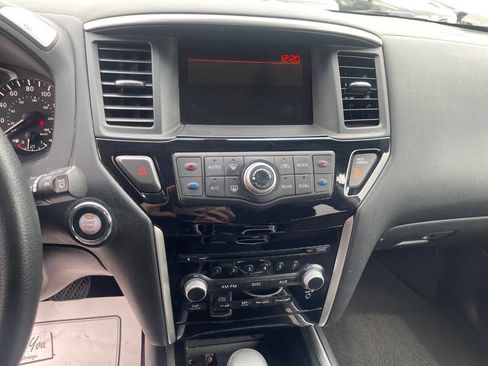 Used 2015 Nissan Pathfinder S image 16