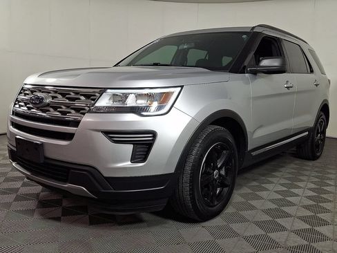 Used 2018 Ford Explorer XLT FWD image 6