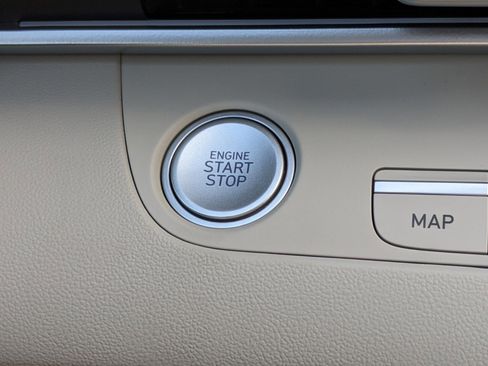 New 2025 Hyundai Elantra Limited image 31