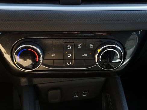 Used 2025 Chevrolet TrailBlazer LT FWD image 25