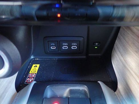 Certified 2023 Toyota Venza XLE image 26