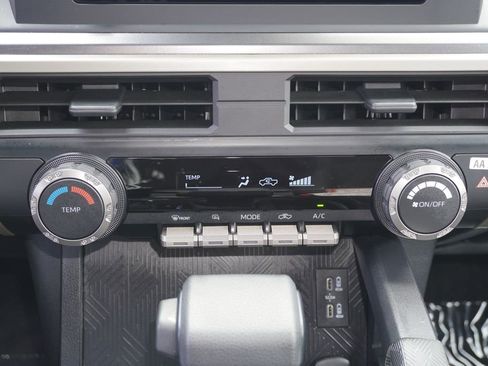 Certified 2025 Toyota Tacoma SR5 AWD/4WD image 14