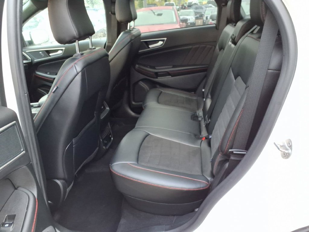 Used 2024 Ford Edge SEL AWD/4WD image 12