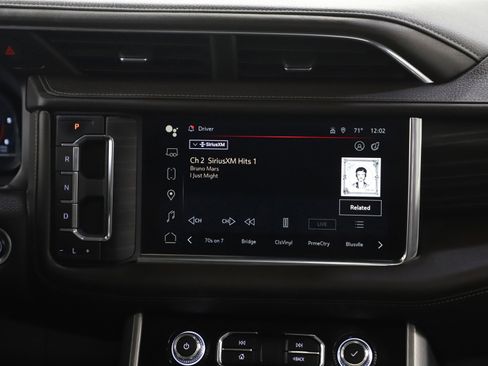 Used 2023 GMC Yukon XL Denali AWD/4WD image 17