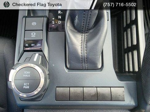 Certified 2025 Toyota Tacoma SR5 AWD/4WD image 24