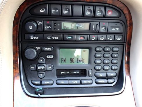 Used 2003 Jaguar XJ8 L RWD image 31