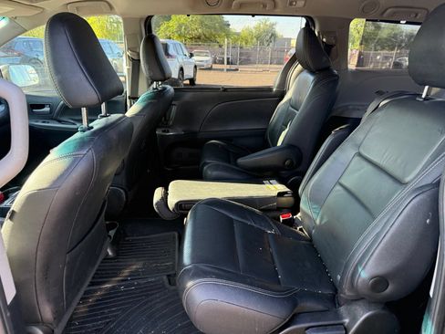 Used 2017 Toyota Sienna SE FWD image 9
