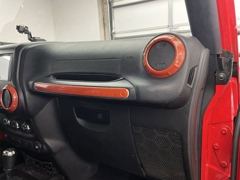 Used 2015 Jeep Wrangler Unlimited Sahara w/ Connectivity Group image 8