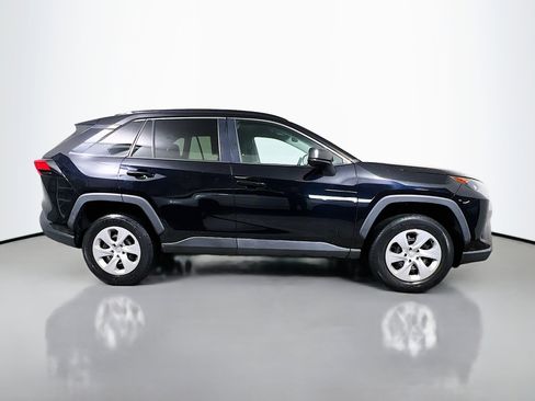 Used 2021 Toyota RAV4 LE image 3