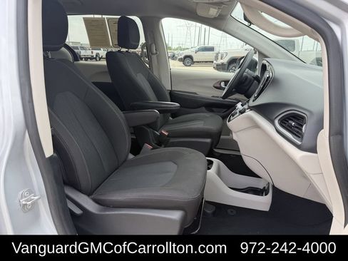 Used 2022 Chrysler Voyager LX FWD image 29