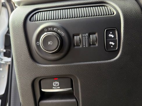 Used 2023 Jeep Wagoneer Series III w/ Flexible Seating Group image 17