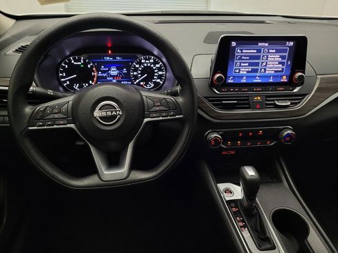 Used 2025 Nissan Altima 2.5 SV FWD image 22