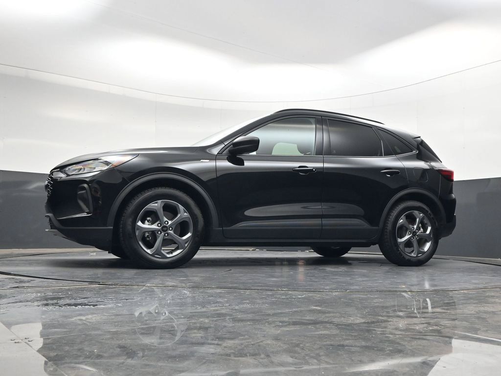 Used 2025 Ford Escape ST-Line FWD image 39