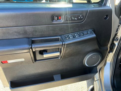 Used 2005 HUMMER H2 Base w/ Preferred Equipment Group image 19