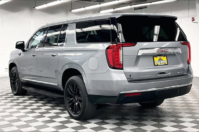 Used 2023 GMC Yukon XL SLT w/ SLT Premium Package AWD/4WD image 2